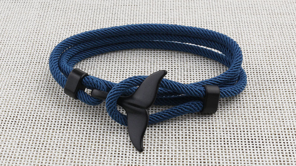 WHALE TAIL BLACK