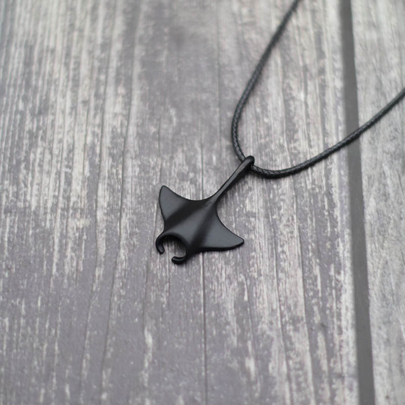 MANTA BLACK NECK